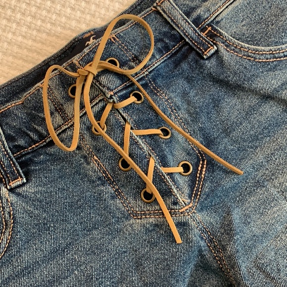 Hollister Low-Rise Lace Up Denim Short - Picture 3 of 7